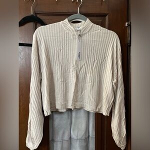 BB Dakota soft beige ribbed long sleeve top size M